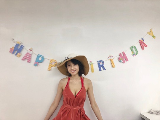 中村静香2021年水着カレンダー