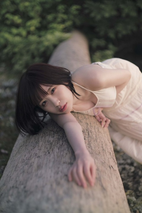 宮内凛1st水着写真集「凛と」