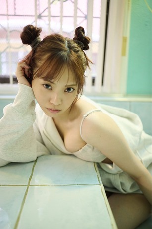 【朗報】元日向坂46宮田愛萌、1st写真集で水着＆ランジェリー姿を解禁wwwwww美谷間あらわなおっぱい画像が公開！！！