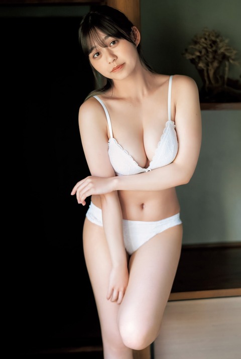 美澄衿依ヤンジャン水着グラビア