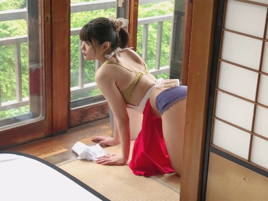 石田桃香カップサイズ水着グラビア