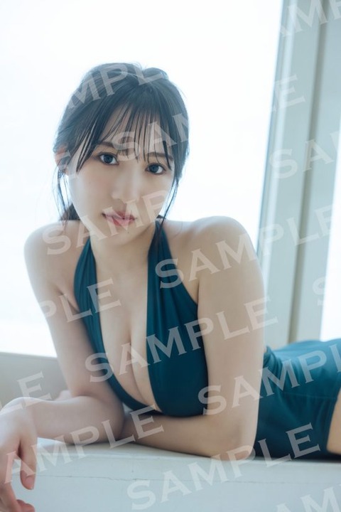 横野すみれのSUMIRE graph水着グラビア