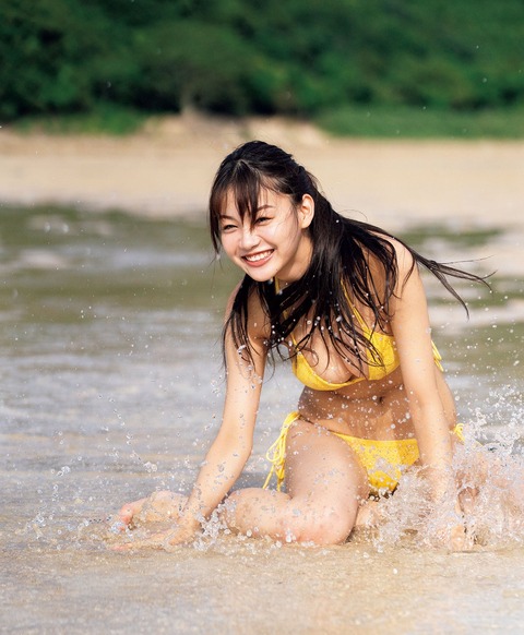 吉澤遥奈Fカップ水着グラビア