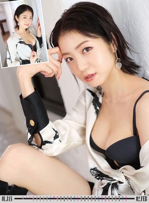 中村静香2021年水着カレンダー