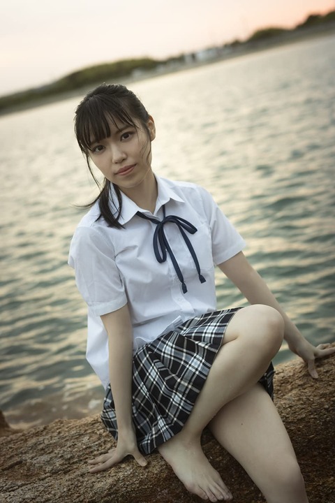 STU48岩田陽菜1st下着写真集「選べないクレヨン」
