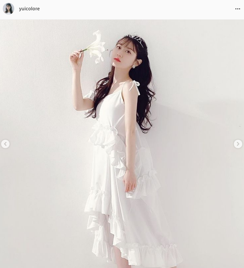 小倉唯水着写真集「Yui colore…」