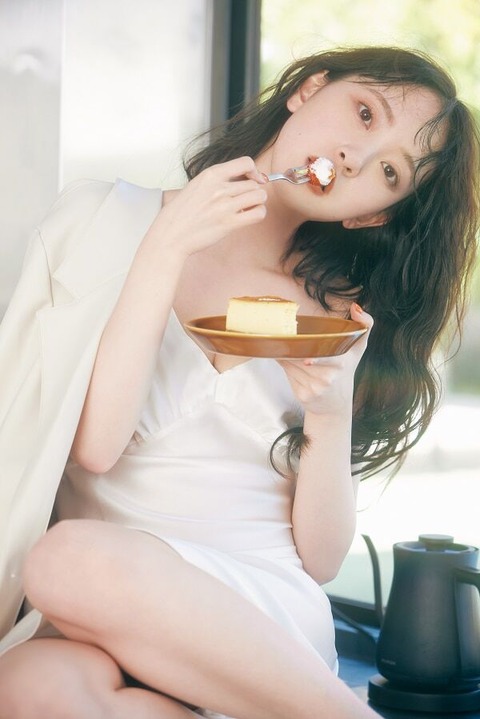堀未央奈写真集の水着&下着カット
