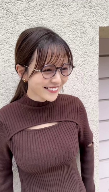 新田さちかあざとニットワンピ (5)