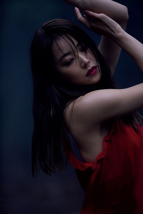 白間美瑠NMB48卒業記念写真集『REBORN』