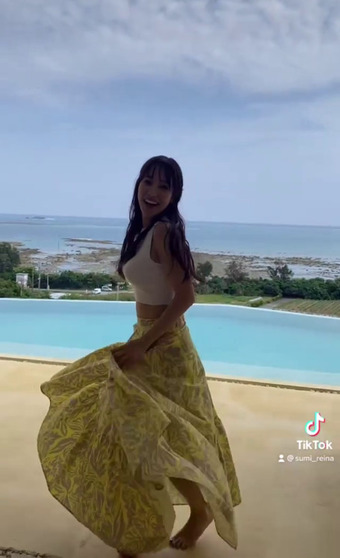 鷲見玲奈1st写真集「すみにおけない」全衣装 (13)