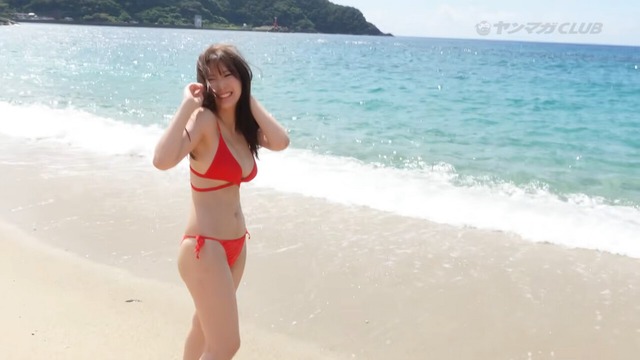 沢口愛華ヤンマガ水着グラビアメイキング (4)