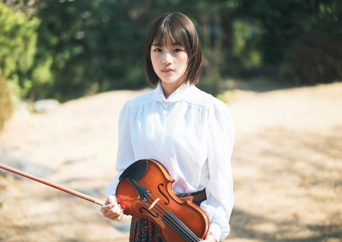日向坂46佐々木美玲グラビア