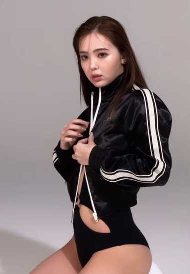 藤田ニコルViViハイレグ水着姿