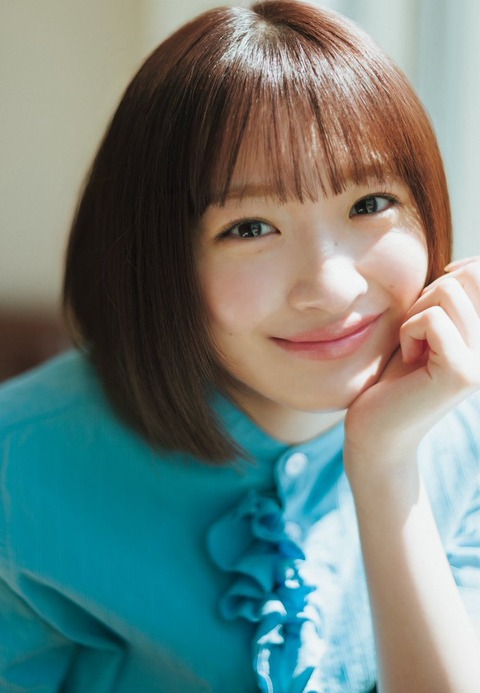 櫻坂46小島凪紗「週刊少年マガジン」グラビア