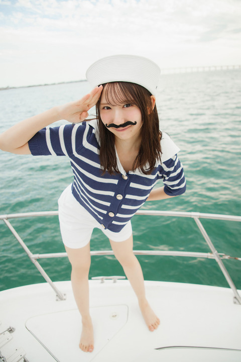 日向坂46 藤嶌果歩1st写真集『果実の歩幅』先行カット2