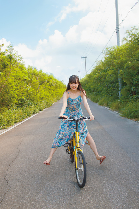 乃木坂46賀喜遥香 1st写真集 まっさら3