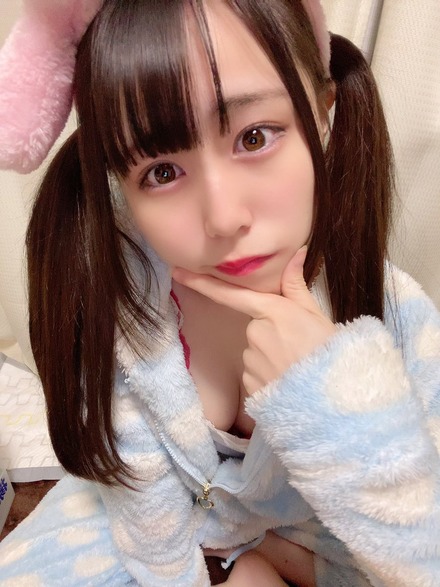 新川紗矢音セクシーツイッター写真