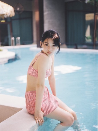 【画像】最注目女優・南琴奈(19)、水着グラビアを解禁するwwwww2nd写真集「水光」で透明感あふれるビキニ姿を披露！！！