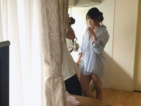 石田桃香カップサイズ水着グラビア