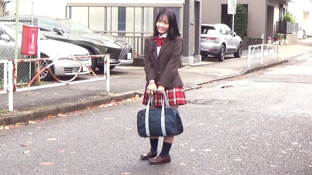 鈴原すずヤンマガ初水着グラビア (1)