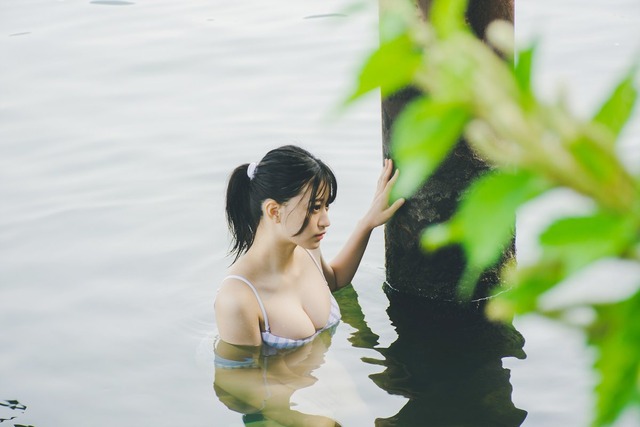 上西怜1st水着写真集 『水の温度』