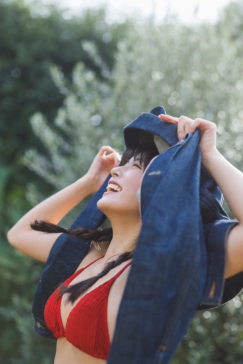 ちとせよしの BIG ONE GIRLS Hカップ水着グラビア