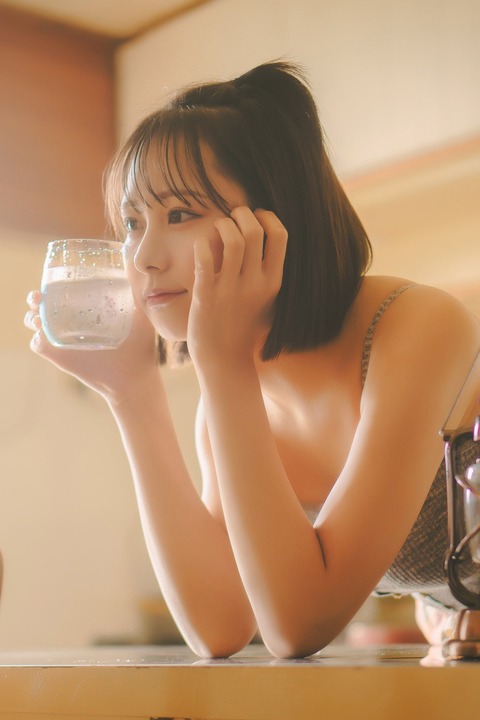 尾木波菜1st写真集「おぎはな」3