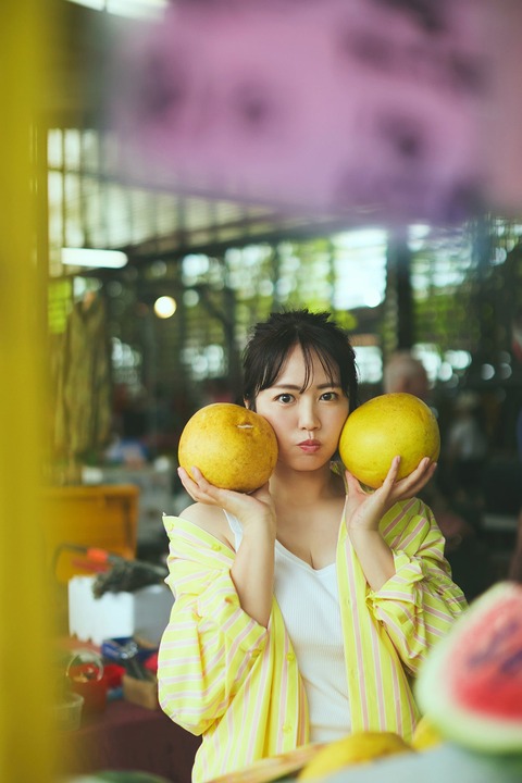 磯山さやかデビュー25周年写真集の水着カット