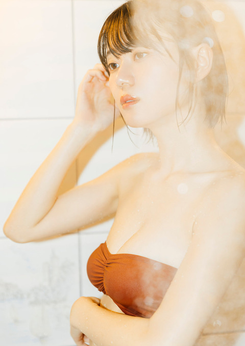 いけちゃんSTRiKE!水着写真集「MOMENT IN YOUR LIFE」