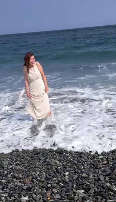 元NHK中川安奈アナ初グラビアオフショット (19)