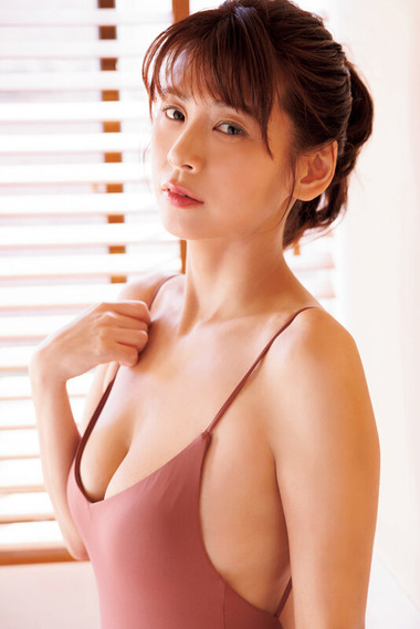Eカップ小阪由佳イメージDVD「再会」