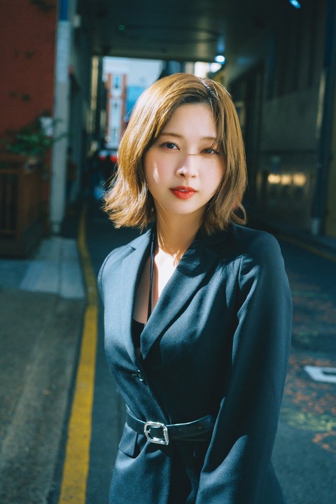 日向坂46富田鈴花1st写真集ピチピチニット
