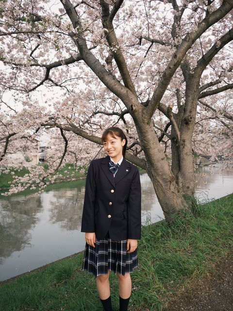 橋本環奈25歳制服姿