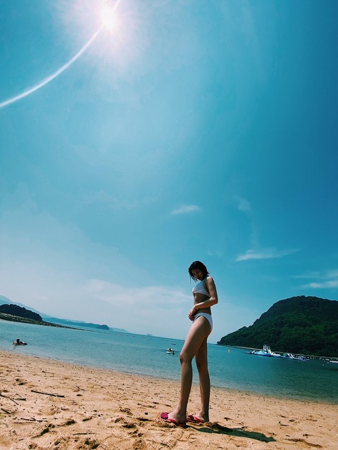 荒牧理沙Twitter水着姿