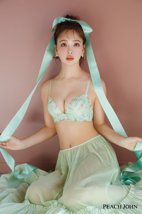 藤田ニコル「ピーチジョン」下着モデル