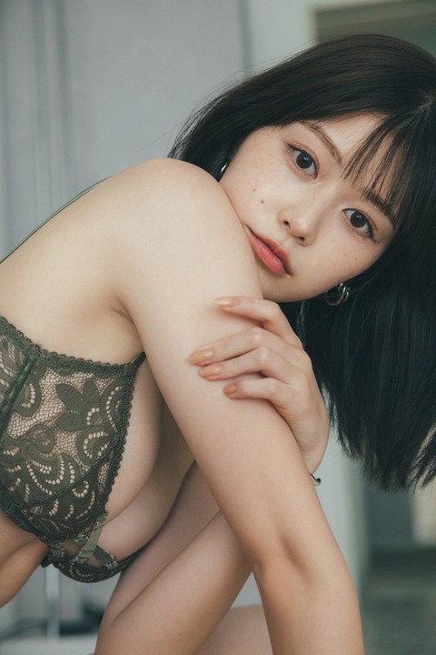 冴木柚葉ランジェリーグラビア