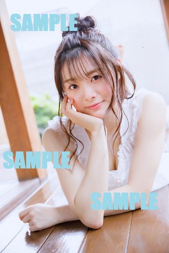 長谷川玲奈1st写真集『一瞬の光』