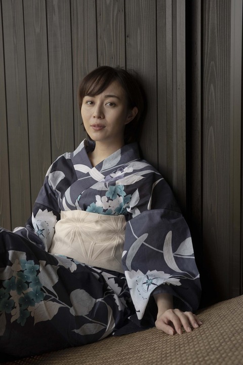 比嘉愛未の最新水着写真集『本心』