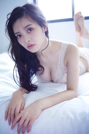 声優の上坂すみれ2nd写真集「すみれのゆめ」