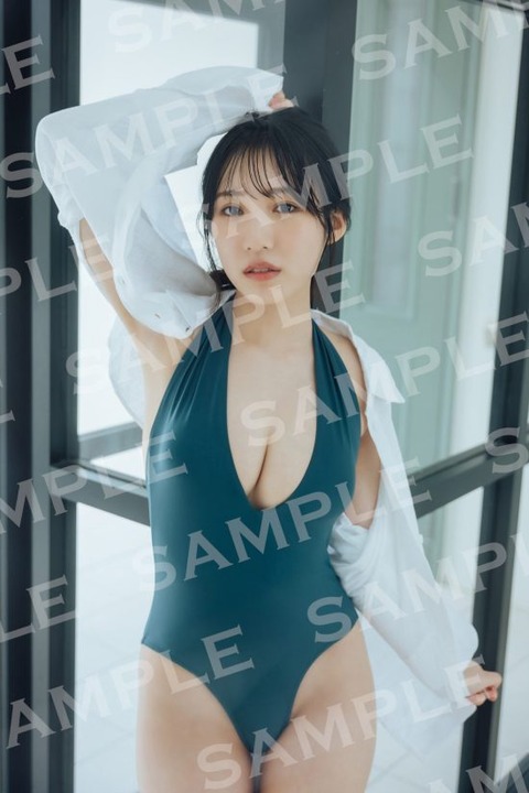 横野すみれのSUMIRE graph水着グラビア