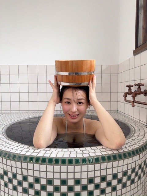 高野真央ヤンジャン水着グラビアオフショット