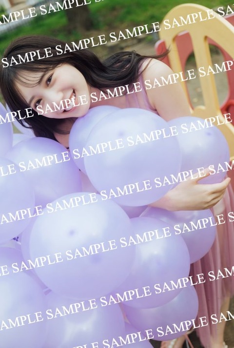 横野すみれのSUMIRE graph水着グラビア
