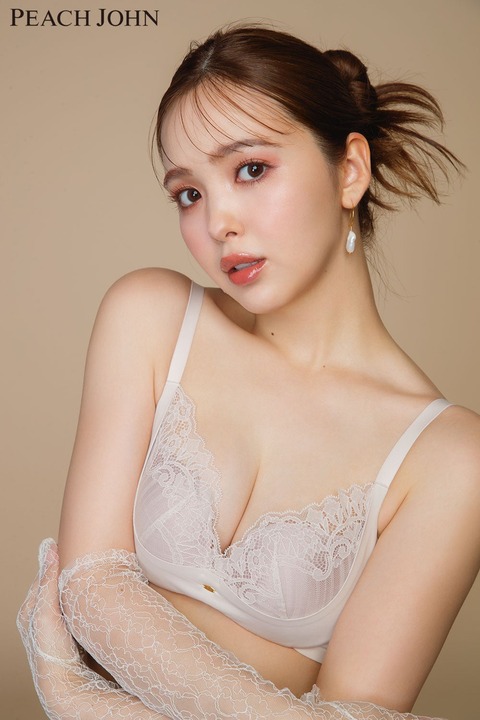 藤田ニコルピーチジョン下着ビジュアル
