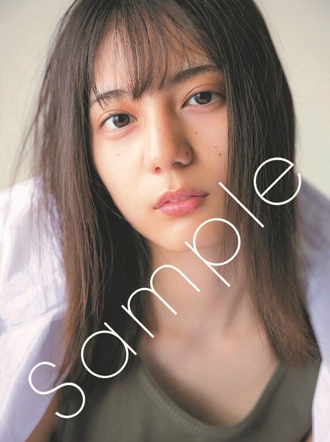 日向坂46小坂菜緒1st水着写真集「君は誰?」