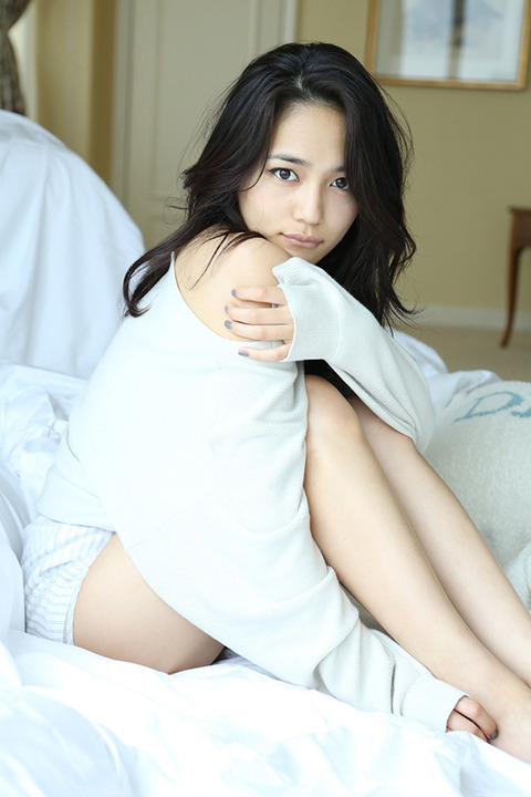 川口春奈水着カレンダー