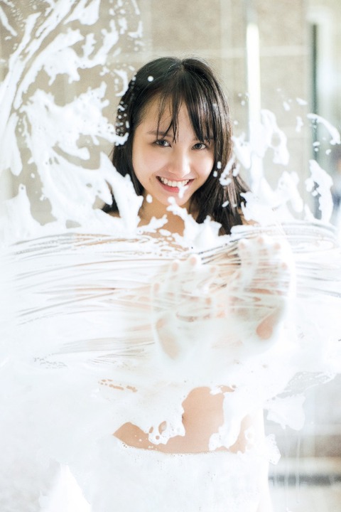 新谷真由ファースト写真集「まゆのとなり」6