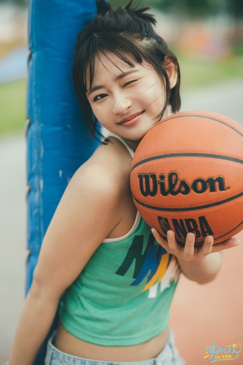 すみぽん1st写真集Tバックカット