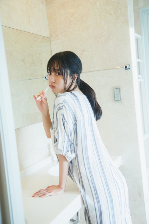 乃木坂46賀喜遥香 1st写真集 まっさら2