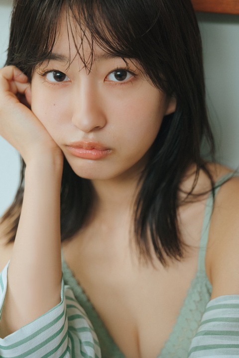斉藤里奈FLASH水着グラビア