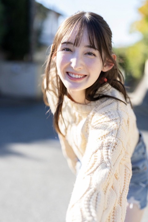 菜那セシル 週刊プレイボーイ 初水着グラビア